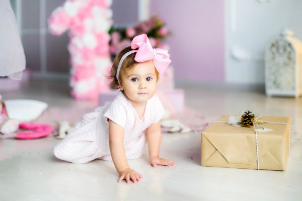 when do babies crawl