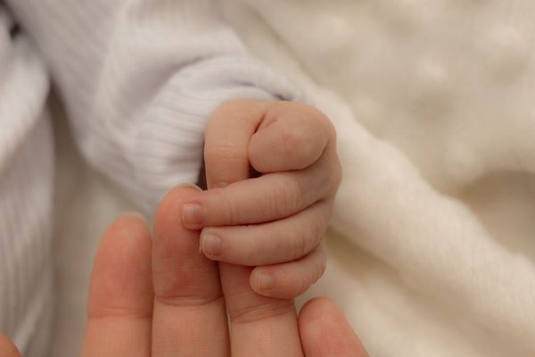 baby grasping milestones